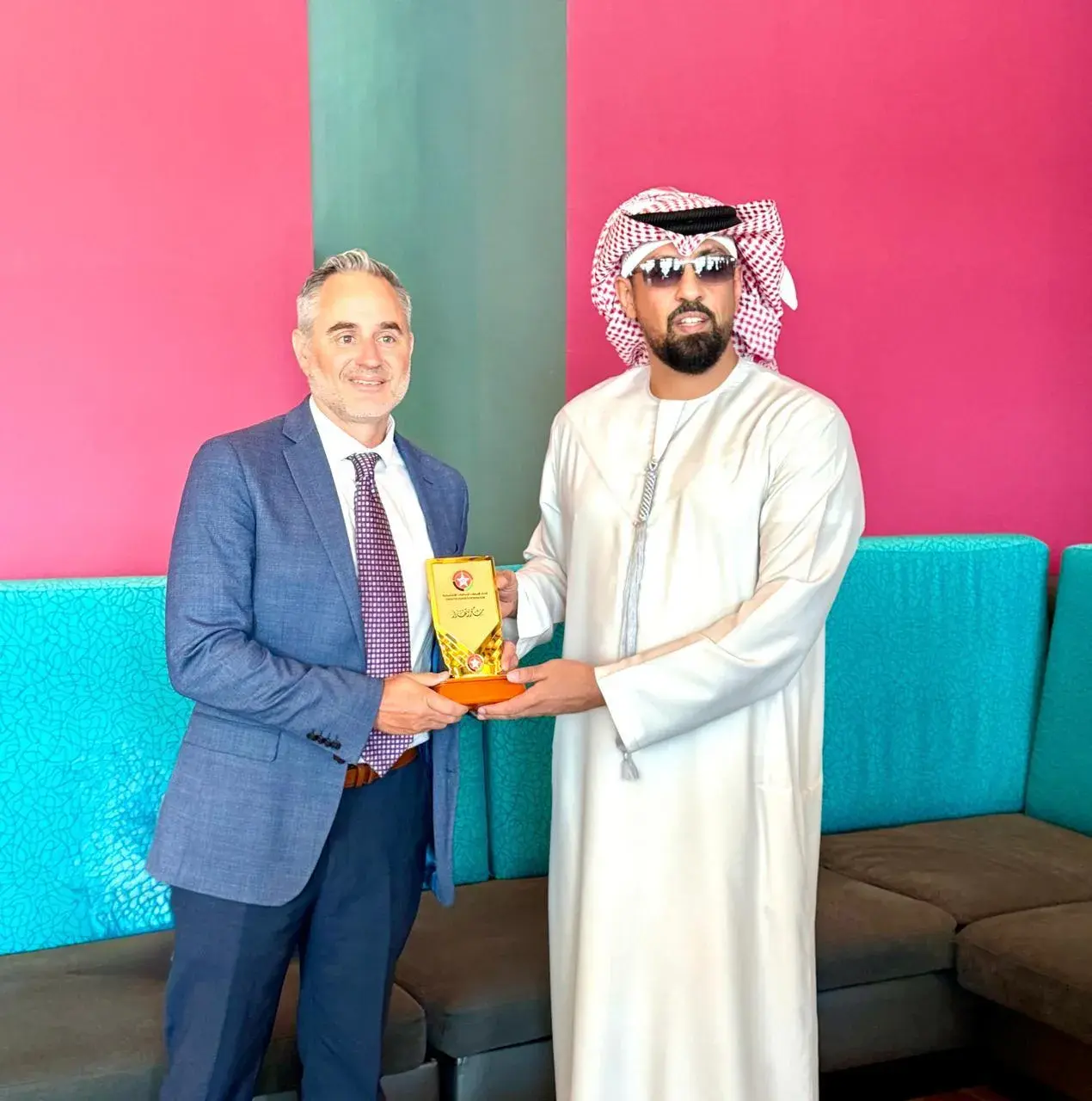 الشيخ سلطان بن خليفة بن سلطان بن شخبوط آل نهيان يبحث مع رئيس منظمة "فيجيتال" استعدادات استضافة "ألعاب المستقبل 2025" في أبوظبي